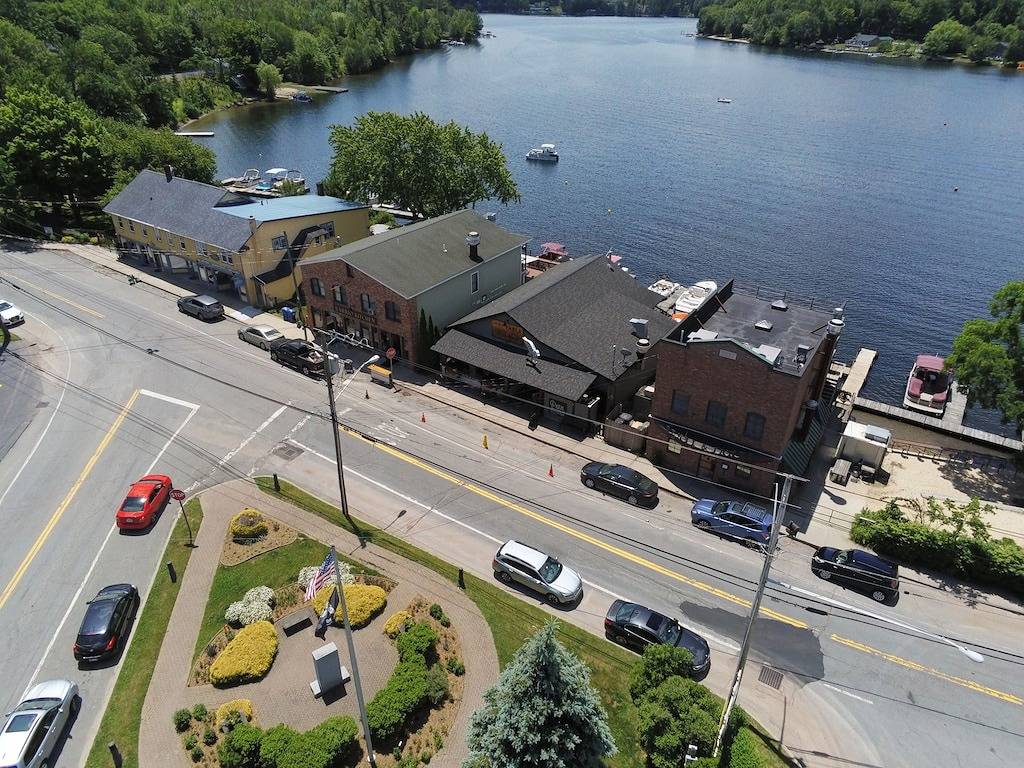Lake Front Bethel Woods Dine Alfresco 4 Burner Grill and Flat Top on Lake & Frig in Sullivan County
