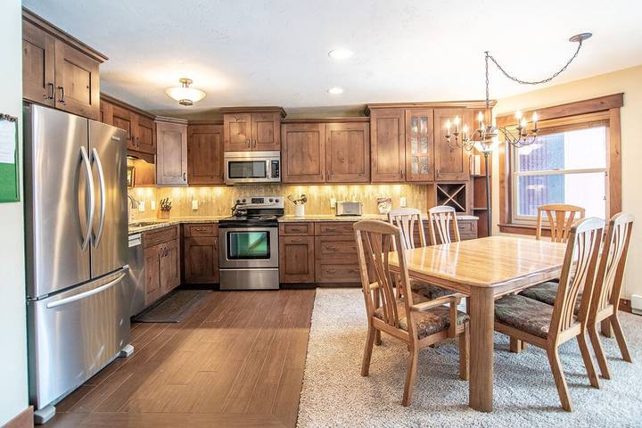 Vacation apartment for 7 people, with pool and hot tub as well as balcony in Breckenridge