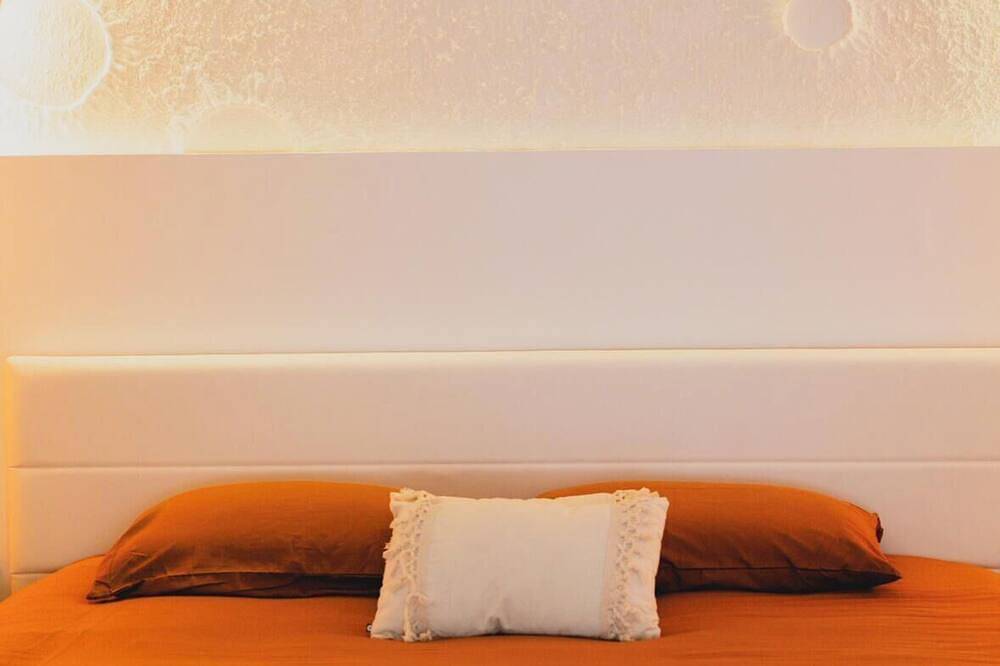 Entire apartment, Cinema Lune in Montfrin, Nimes region