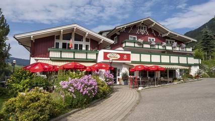Hütte für 6 Personen, mit Terrasse und Garten in Mittelberg