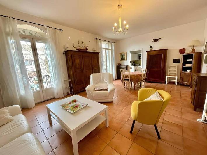 Gîte pour 6 personnes, avec balcon dans Office De Tourisme D Hyeres