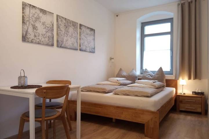 Ganze Wohnung, Geräumige Ferienwohnung für 6 Personen mit 3 Schlafzimmern, kinderfreundlich in Pirna, Elbsandsteingebirge
