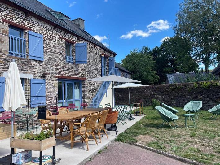 Hôtel pour 3 personnes, avec Terrasse et Jardin à Campénéac