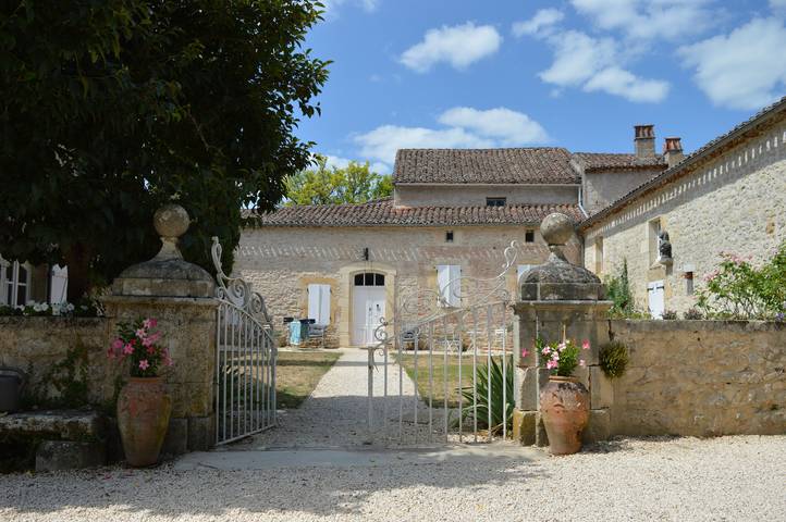 Gîte pour 6 personnes, avec piscine à Vire-sur-Lot