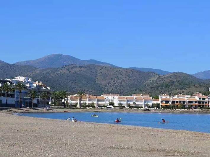 Casa rural para 5 personas, con jardín y piscina en Llansá