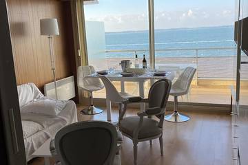 Gîte pour 2 personnes, avec jardin ainsi que jacuzzi et balcon dans Pereire