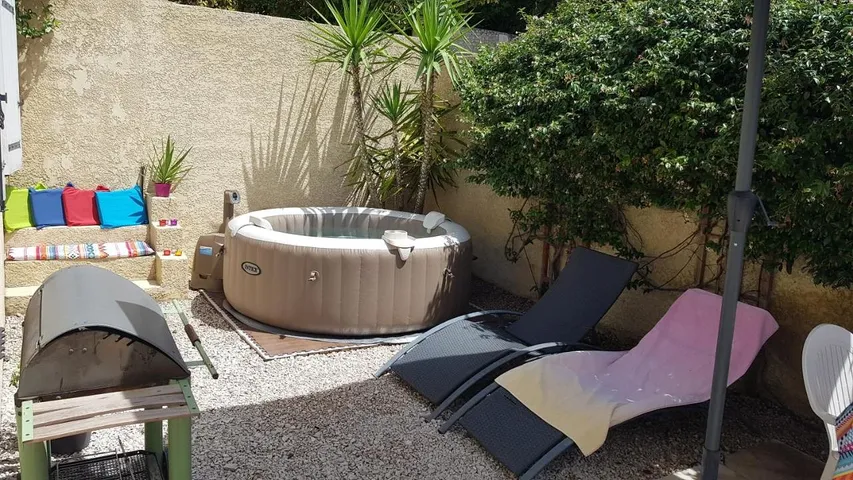 Casa de vacaciones para 4 personas, con jardín y jacuzzi - 1