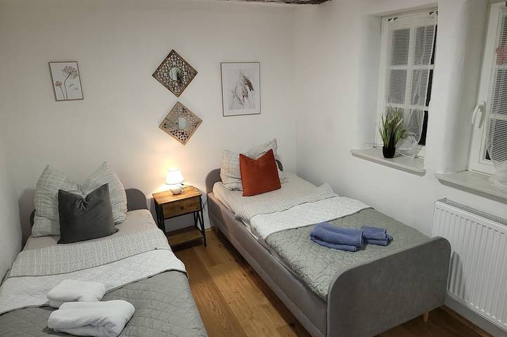 Ganze Wohnung, Pension Kostera 1. Og | 7 Einzelbetten & Parkplatz in Babenhausen, Südhessen