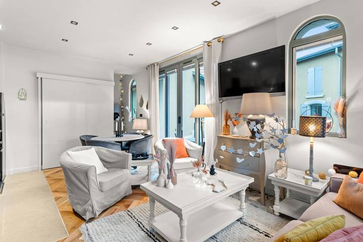 Gîte pour 4 personnes, avec terrasse et jardin à Écully - 2