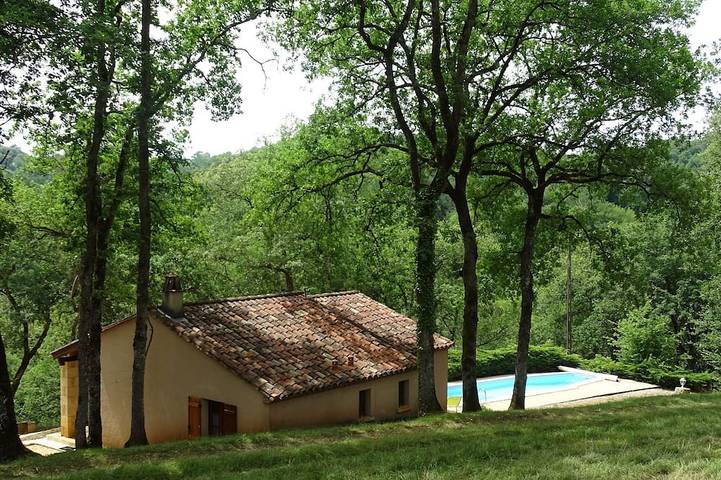 Gîte pour 4 personnes, avec Terrasse et Piscine à Blanquefort-sur-Briolance