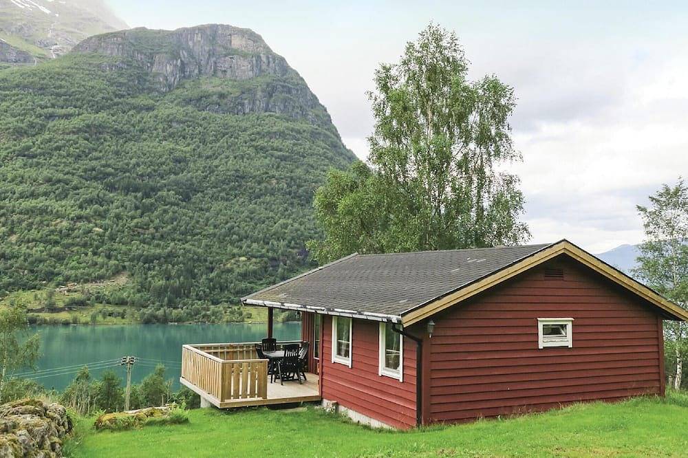 Schönes Haus in Olden mit Küche in Oldevatnet