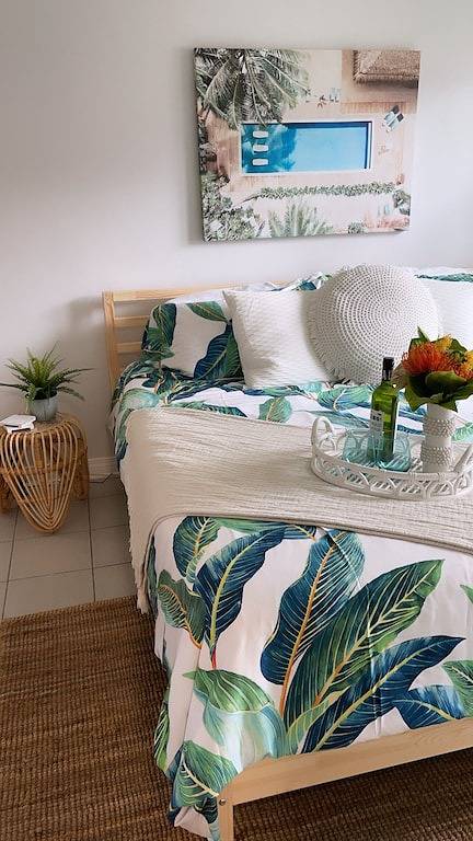 2 bed 2 bath 3 blocks from water! Sleeps 6 - Dog Run! in Oceanside, San Diego County