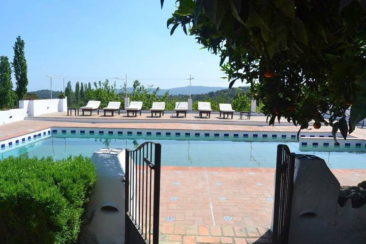 Casa rural para 2 personas, con Terraza y Jardín además de Piscina y Vistas en Cazalla de la Sierra