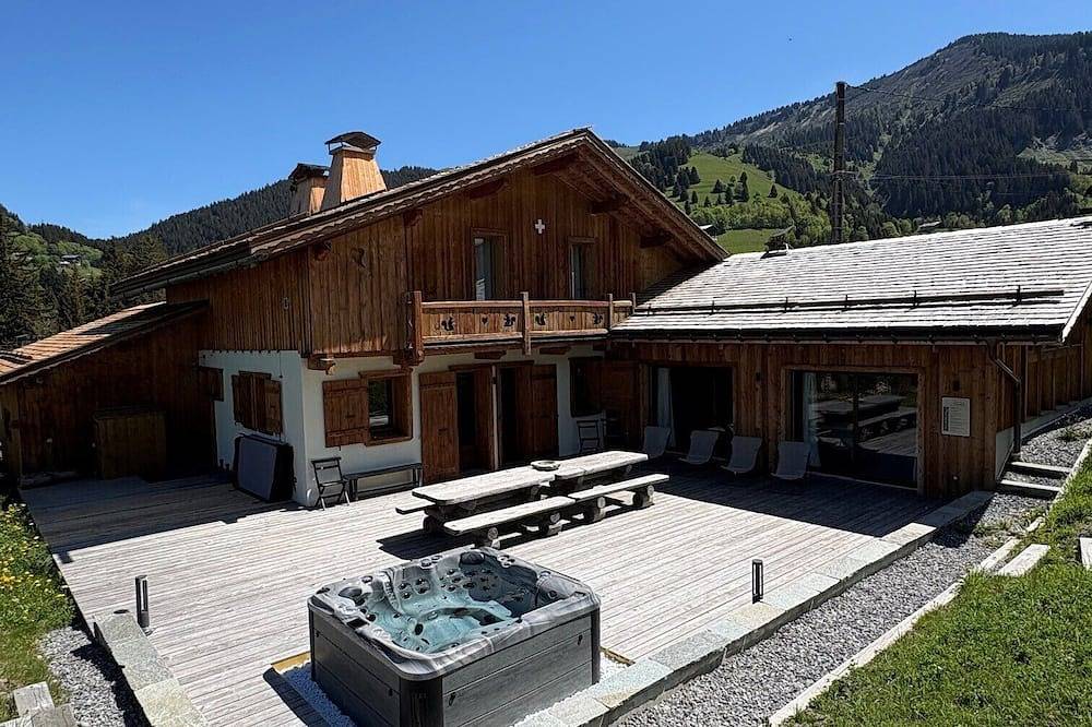 Chalet de l'Ours, au pied des pistes Espace Diamant, idéal pour les familles in Notre-Dame-de-Bellecombe, Région d'Albertville