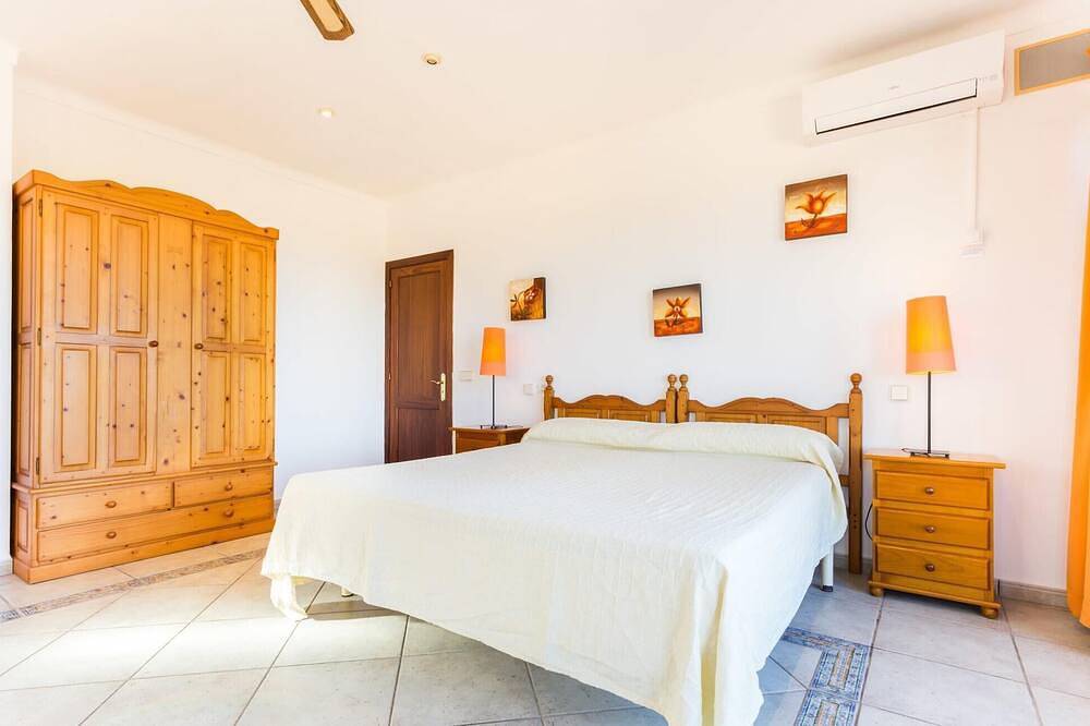 Atemberaubendes Haus in Cala d'Or mit privatem Swimmingpool, der sowohl. in Cala Mitjana, Felanitx