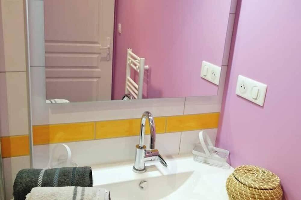Spécial Couple - Gîte 3 5 min du Plus Beaux Villages de France Lavoute-chilhac in Saint-Privat-du-Dragon, Haute-Loire
