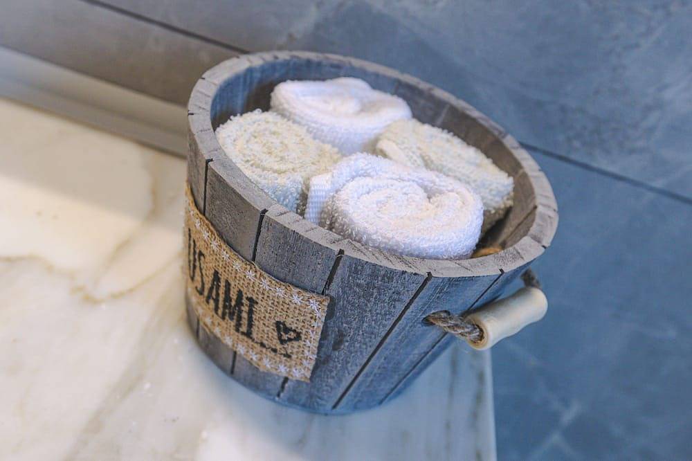 Suite matrimoniale vista mare in Trieste, Carso