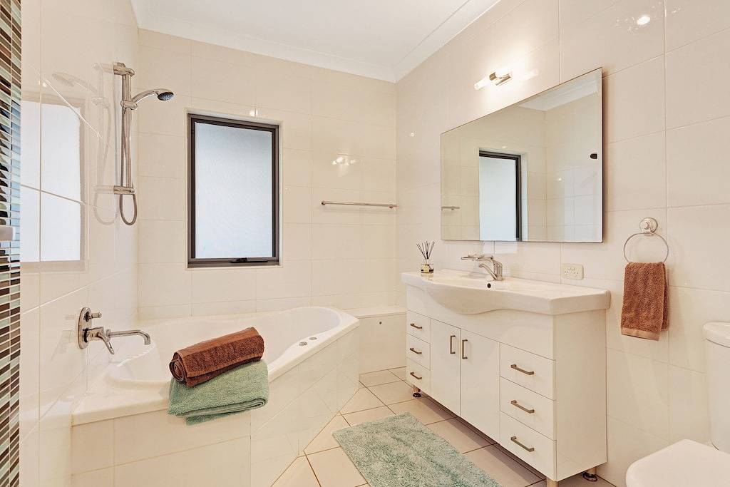 Binda Beauty Townhouse in Hawks Nest, Hunter Valley