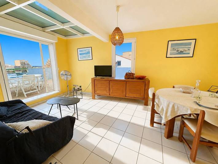 Entire apartment, Spacious apartment with sea view - 7 guests in Canet-en-Roussillon, Côte d'Améthyste