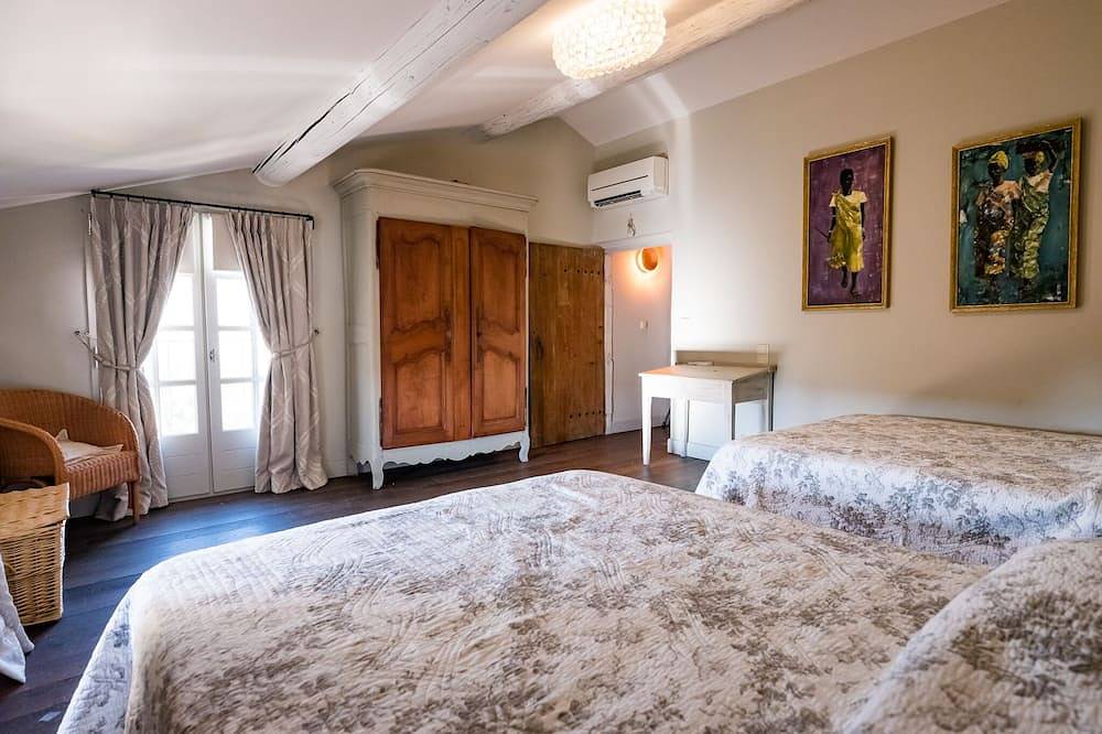 House Provencal Stone Charm 5 Min St Remy de Provence for 8 to 10 people. in Maillane, Arles region