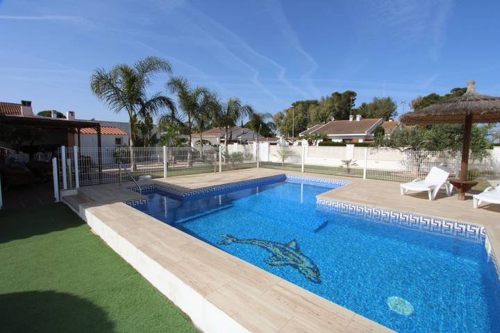Chalet para 10 personas, con vistas además de jardín y terraza, Se admiten mascotas en Delta del Ebro