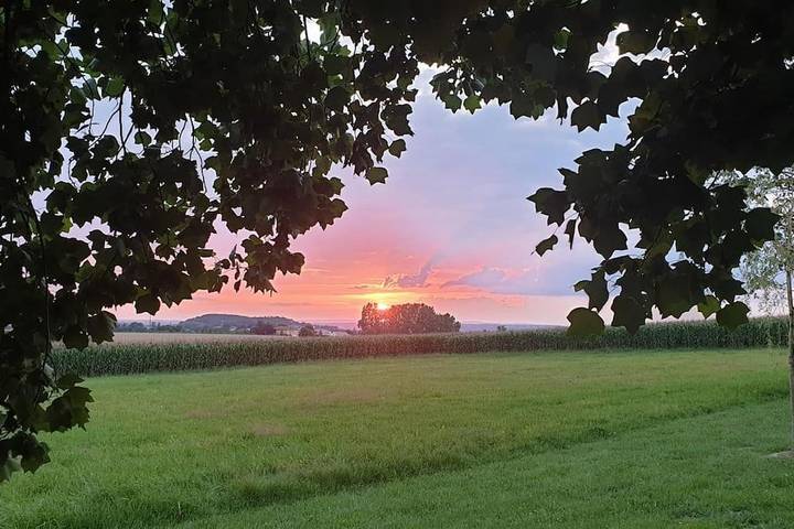 Location de vacances pour 6 personnes, avec vue et jardin à Fréjairolles