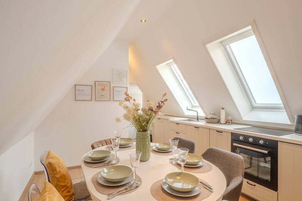 Ganze Wohnung, Großzügige Dachgeschoss-Suite\n3 Schlafzimmer Küche & Essbereich in Lüneburg, Nordheide