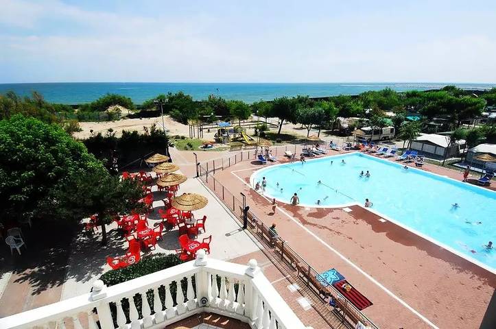 Bungalow per 4 persone, con Terrazza e Piscina a Chioggia