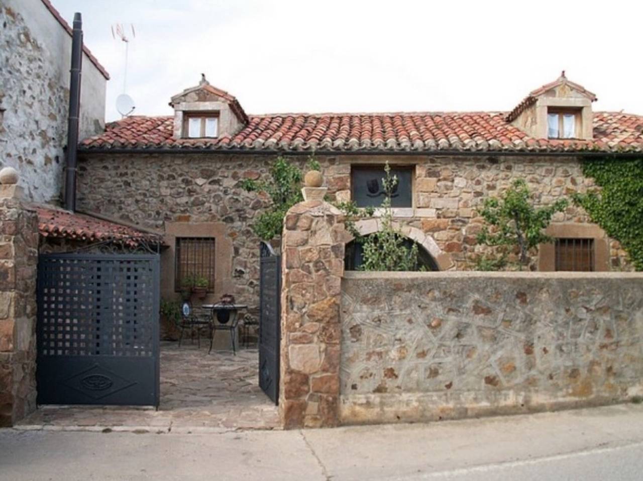 Maison de campagne "El Molino Del Pepe" avec terrasse privée, jardin privé et Wi-Fi in Almajano, Province de Soria