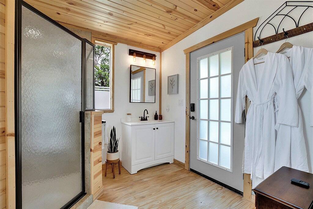 Glamping for 4 Guests in Gillespie County