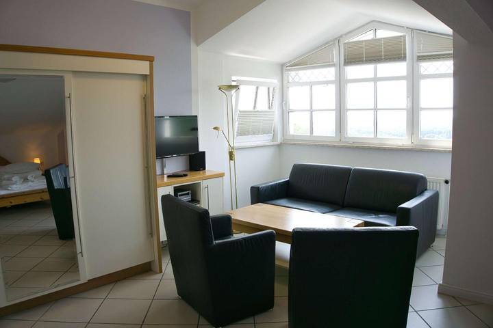 Ganze Wohnung, FeWo mit Meerblick, Schwimmbad- und Saunanutzung - Haus Blick zur See FeWo 11 in Göhren, Rügen