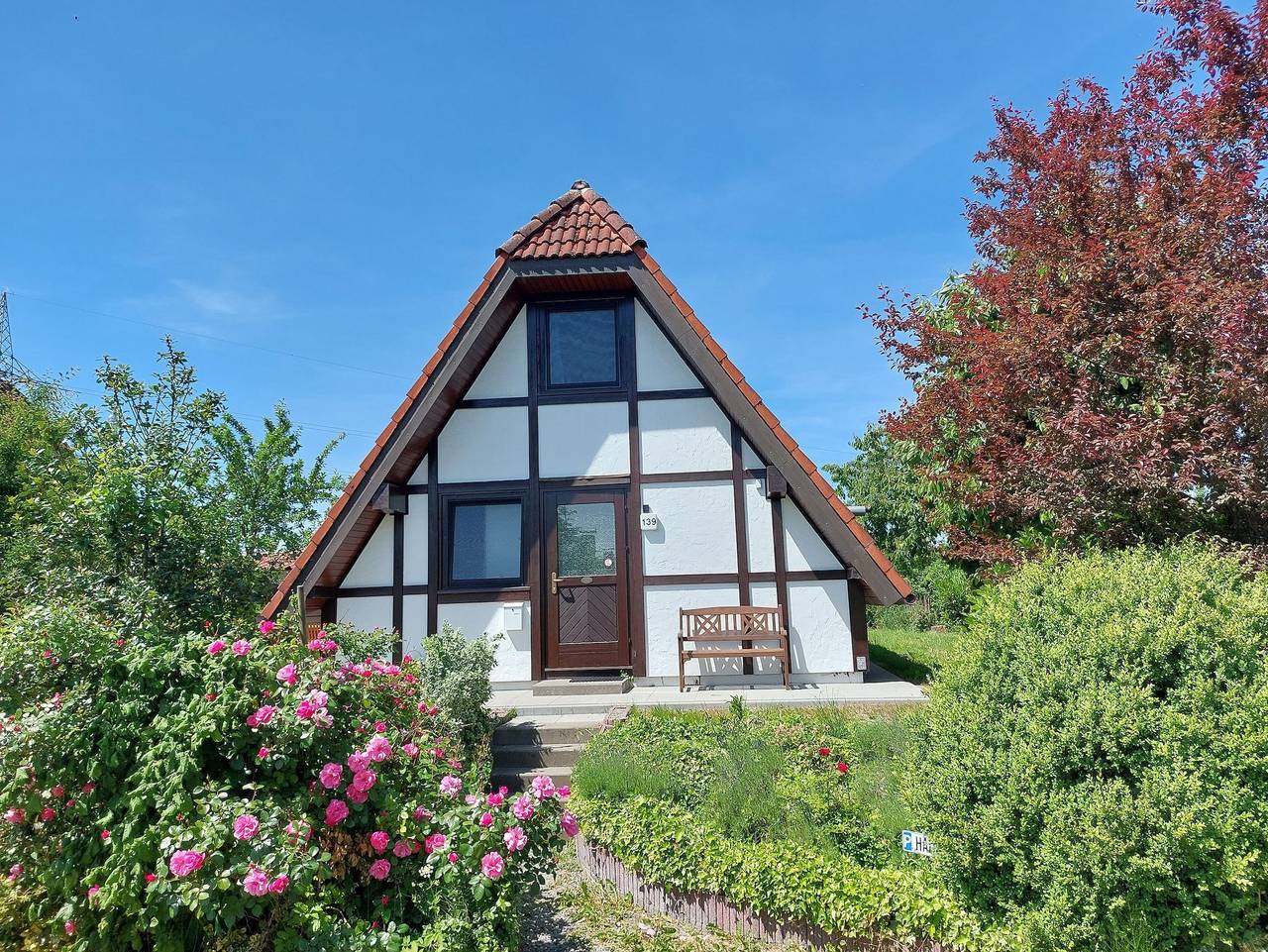 Ferienhaus Lederstrumpf im Feriendorf Altes Land - Ferienhaus 131 Lederstrumpf 66qm bis 6 Personen mit Haustier in Hollern-Twielenfleth, Altes Land Stade