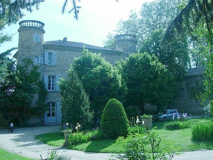 Location de vacances pour 15 personnes, avec vue ainsi que jardin et piscine à Pont-Saint-Esprit - 2