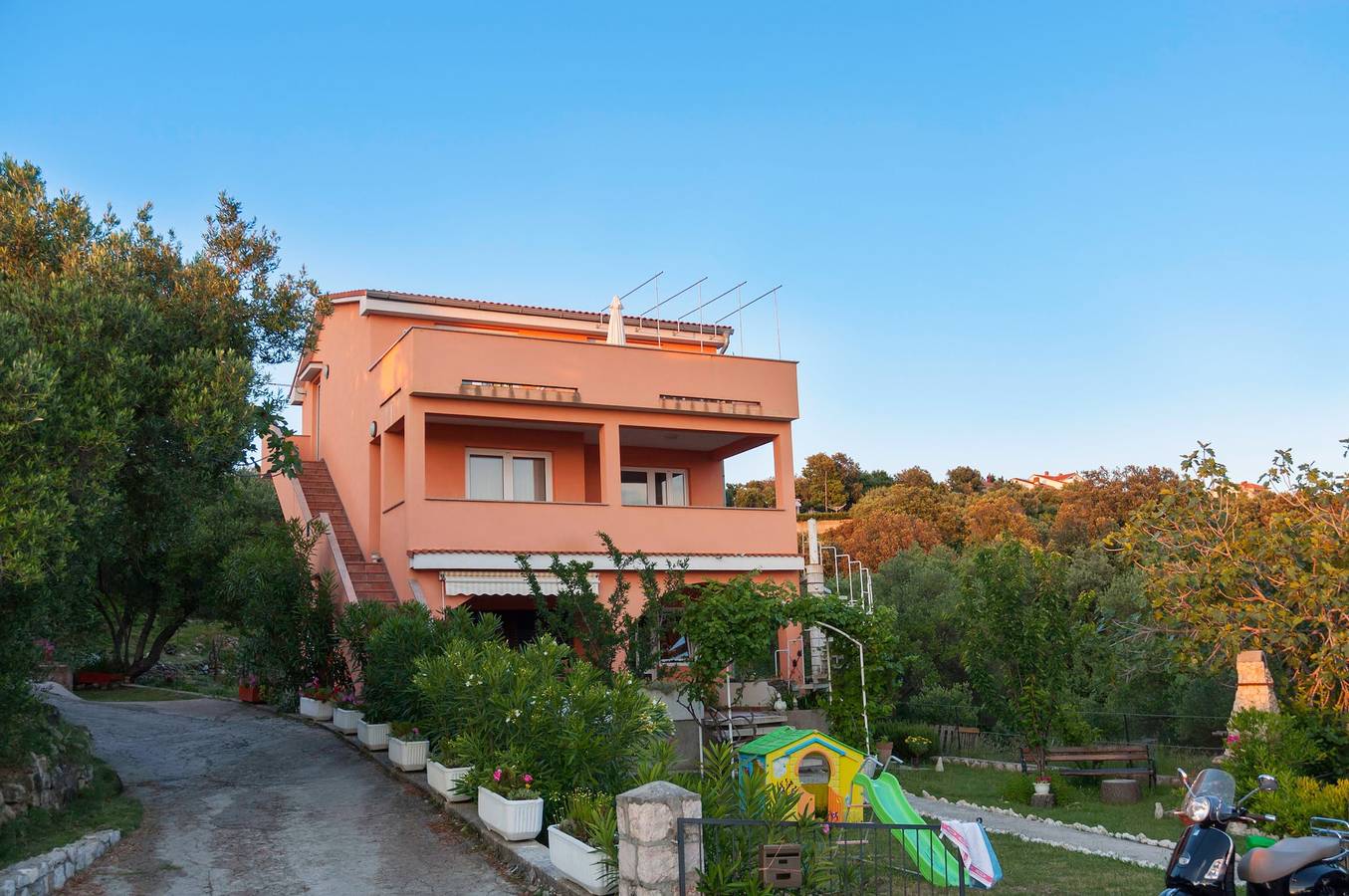 Ganze Wohnung, 1-Zimmer-Ferienwohnung mit Terrasse und Meerblick Supetarska Draga - Gonar, Rab A-16738-b in Supetarska Draga, Rab