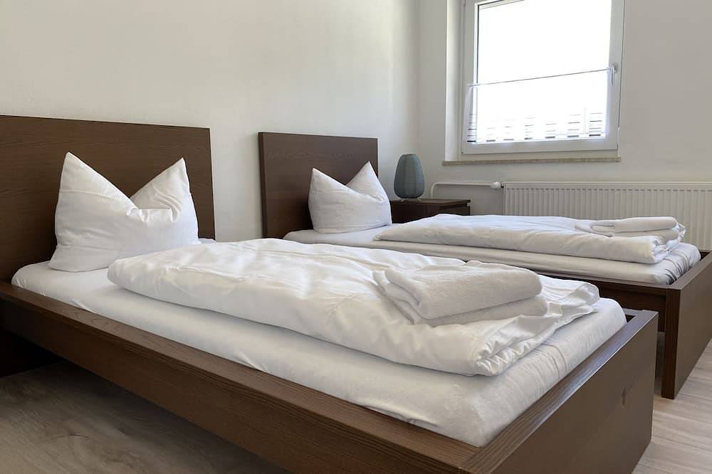 Ganze Wohnung, Moderne Monteurwohnung / Übergangswohnung mit Balkon in Schwandorf, Ostbayern