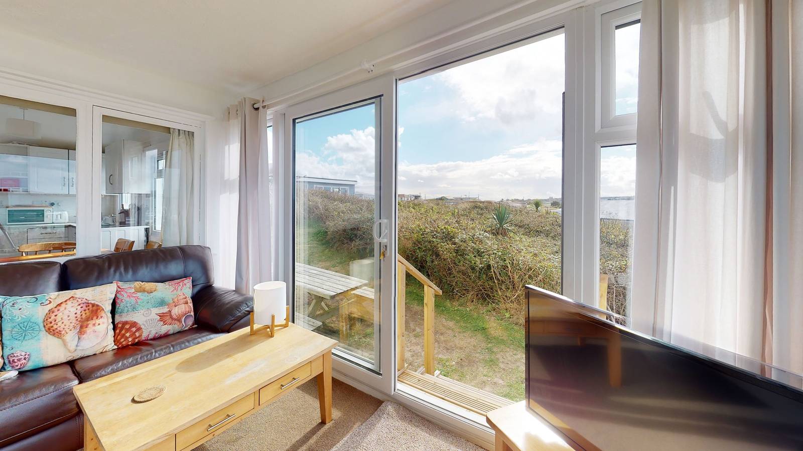 B42 Shilly Chalet, Riviere Towans in Hayle, Cornwall