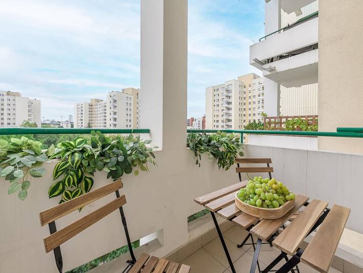 Ganze Wohnung, Wohnung mit Balkon in der Nähe von Arkadia in Warschau Stadtmitte, Warschau