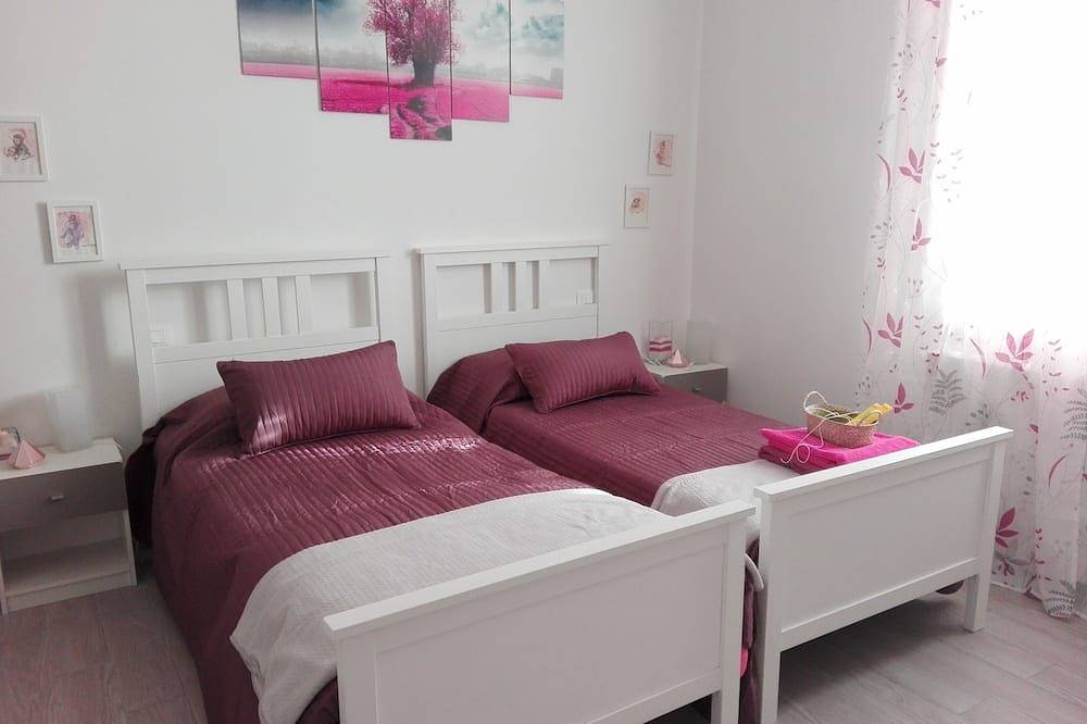 Entire apartment, Suitable for hosting a family or a group of friends in Bologna, Bologna Province