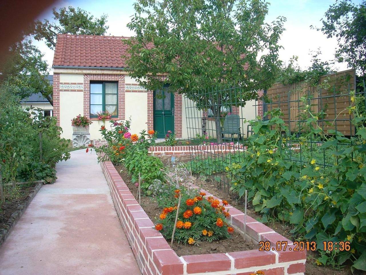 Le Petit Saint-Julien in Saint-Julien-les-Villas, Aube