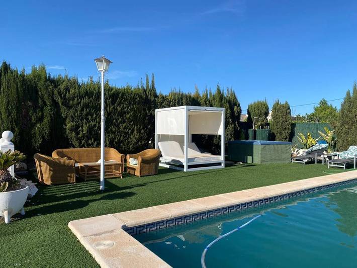 Chambre d’hôte pour 3 personnes, avec jardin ainsi que jacuzzi et piscine à Elche