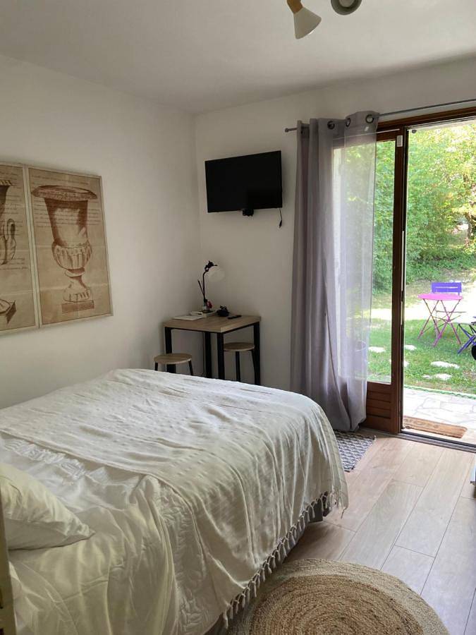 Gîte pour 2 personnes, avec piscine à Champcevinel