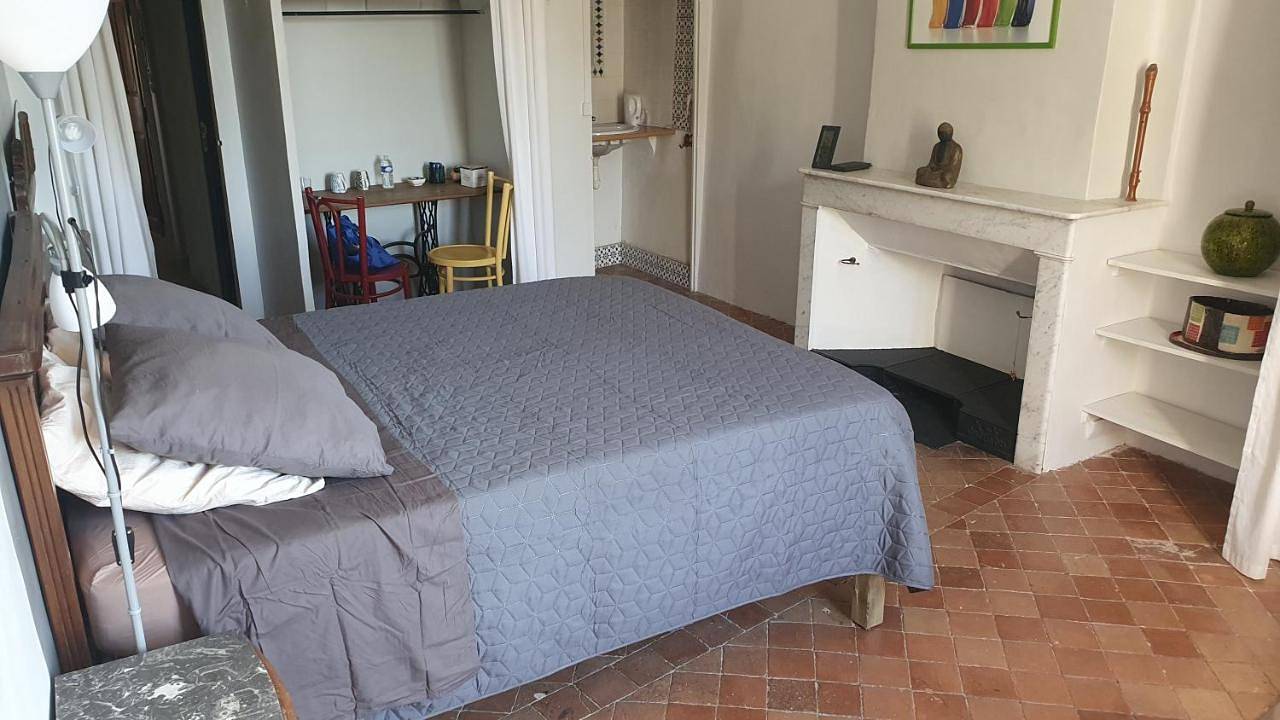 Double or Twin Room with Shared Bathroom in Sisteron, Région de Forcalquier