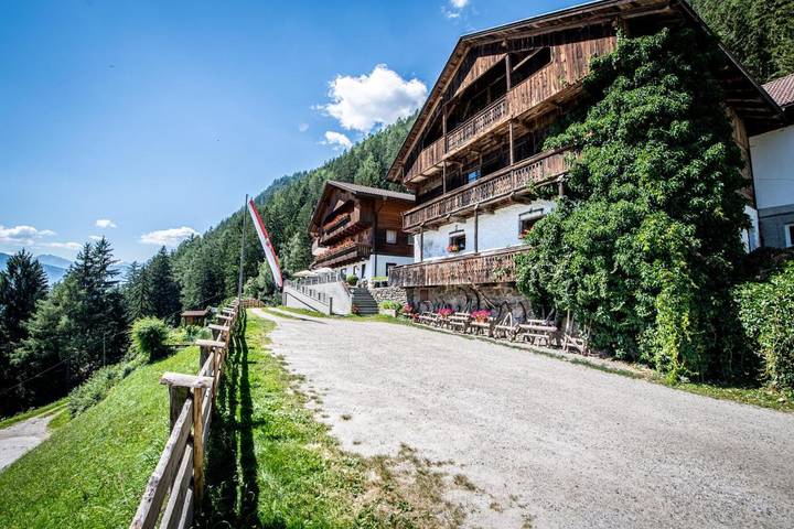 Hotel für 2 Personen, mit Garten und Terrasse, mit Haustier in Gais