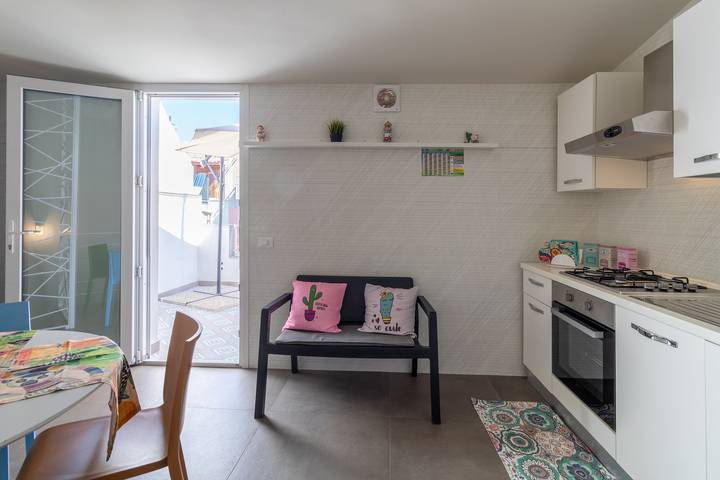 Holiday Home "La Dimora della Luna" with Sea View, Terrace and Wi-Fi in Pozzallo, Ragusa Province