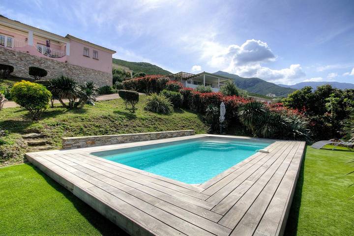 Casa de huéspedes para 6 personas, con jacuzzi además de jardín y piscina - 1