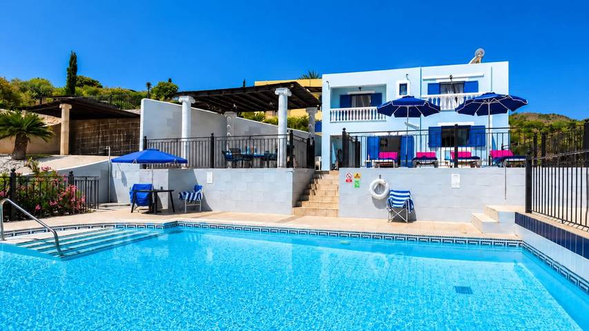 Ferienhaus für 5 Personen, mit Meerblick und Garten sowie Pool