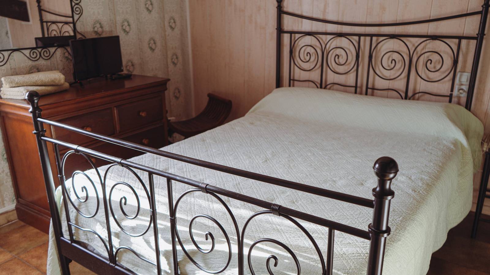 Chambres d'hôtes Bou Martine - Chambre 4 in Bages (Aude), Région de Narbonne