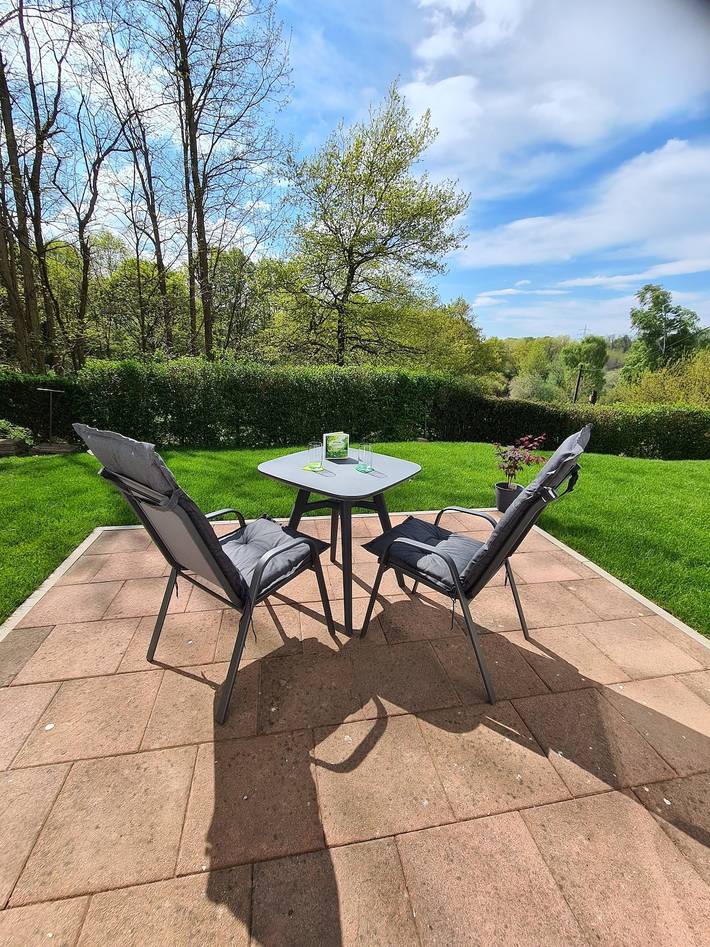 Location de vacances pour 3 personnes, avec terrasse ainsi que jardin et vue, animaux acceptés à Bous