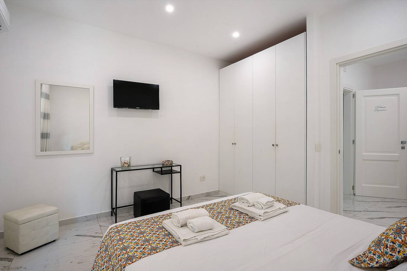 Bed and Breakfast 'Deluxe Suites' with Mountain View, Wi-Fi and Air Conditioning in Piano di Sorrento, Naples Province
