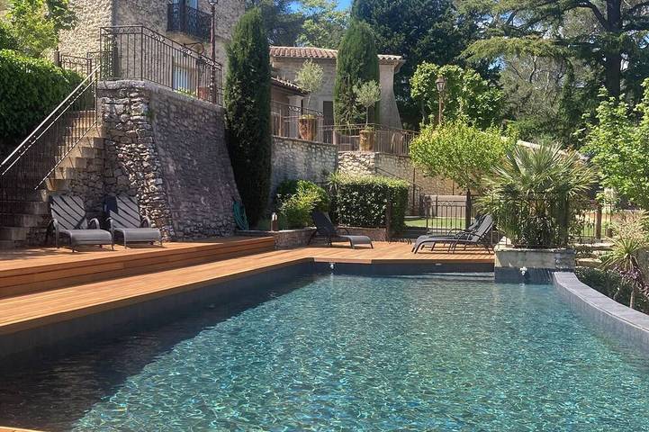 Location de vacances pour 12 personnes, avec Balcon ainsi que Jacuzzi et Sauna à Saint-Paul-et-Valmalle